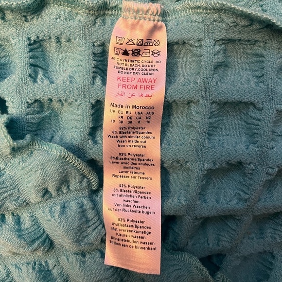 NWT PrettyLittleThing Popcorn Textured One Shoulder Asymmetric Hem Crop Top - 6 - Picture 8 of 11